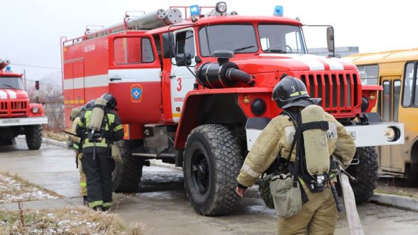 На Сахалине произошел пожар площадью 900 кв. м<br />
