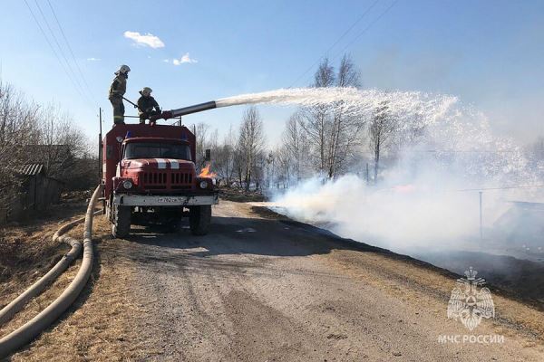 СК возбудил два уголовных дела по факту пожара в поселке Сосьва Свердловской области 