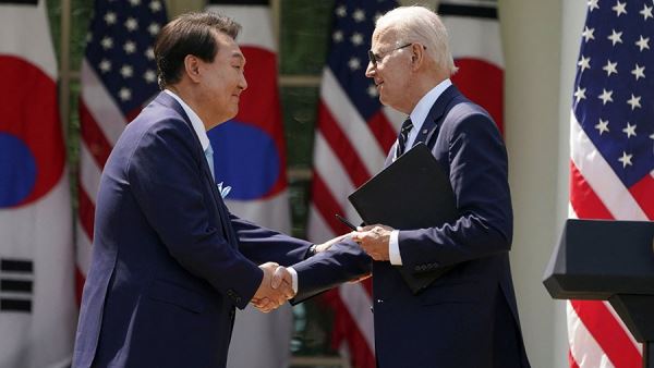 В КНДР назвали провокацией визит президента Южной Кореи в США<br />
