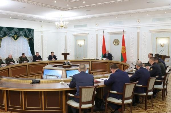 Лукашенко доложили о возможном обострении обстановки вокруг Белоруссии